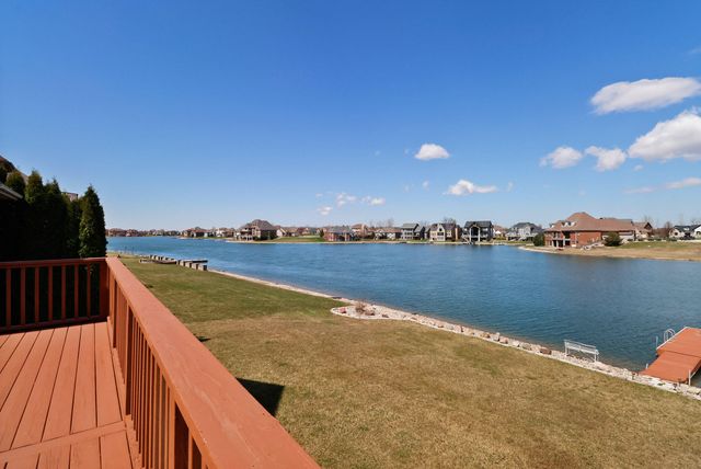 8910 Doubletree Drive S, Crown Point, IN 46307