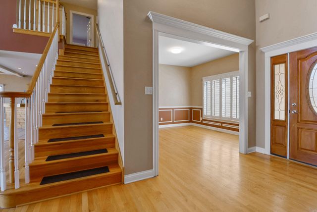 8910 Doubletree Drive S, Crown Point, IN 46307