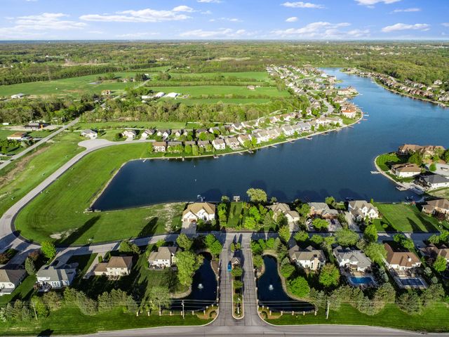 8910 Doubletree Drive S, Crown Point, IN 46307