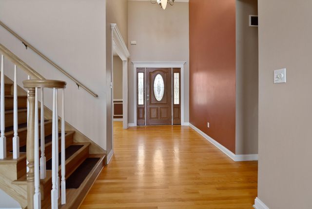 8910 Doubletree Drive S, Crown Point, IN 46307