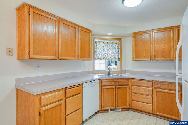 2435 Connemara Ct SE, Salem, OR 97317