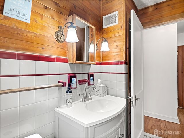 343 Woodside Avenue, Hamilton, NJ 08610