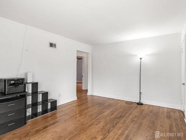 343 Woodside Avenue, Hamilton, NJ 08610