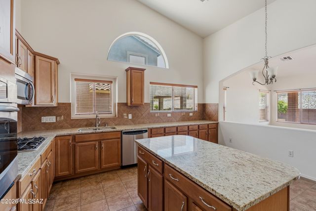 677 W Pizzicato Lane, Oro Valley, AZ 85737