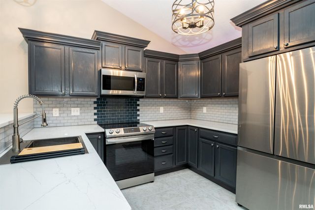 13 ELK Court, Washington, IL 61571