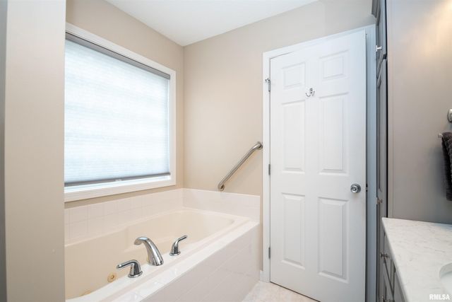 13 ELK Court, Washington, IL 61571
