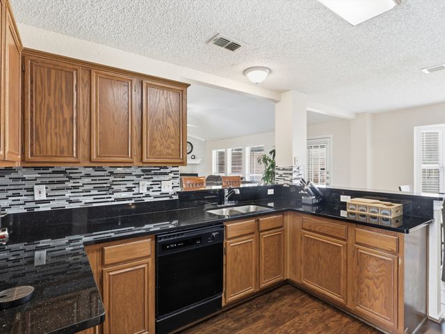 440 Dove Lane, Fort Worth, TX 76108