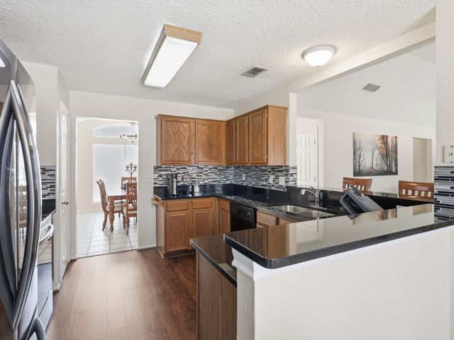 440 Dove Lane, Fort Worth, TX 76108