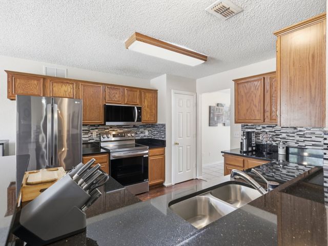 440 Dove Lane, Fort Worth, TX 76108