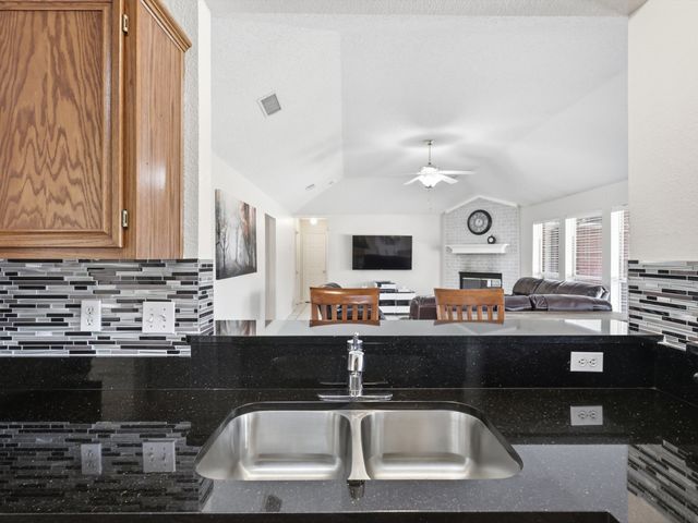 440 Dove Lane, Fort Worth, TX 76108