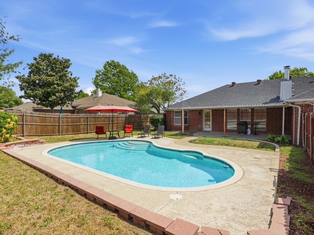 440 Dove Lane, Fort Worth, TX 76108