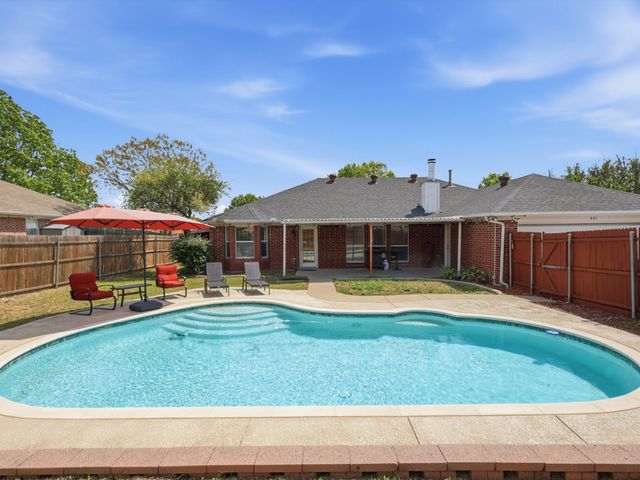440 Dove Lane, Fort Worth, TX 76108