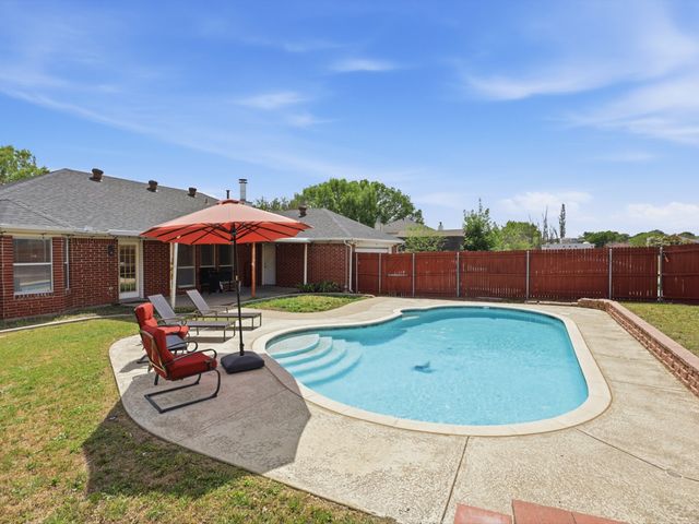 440 Dove Lane, Fort Worth, TX 76108