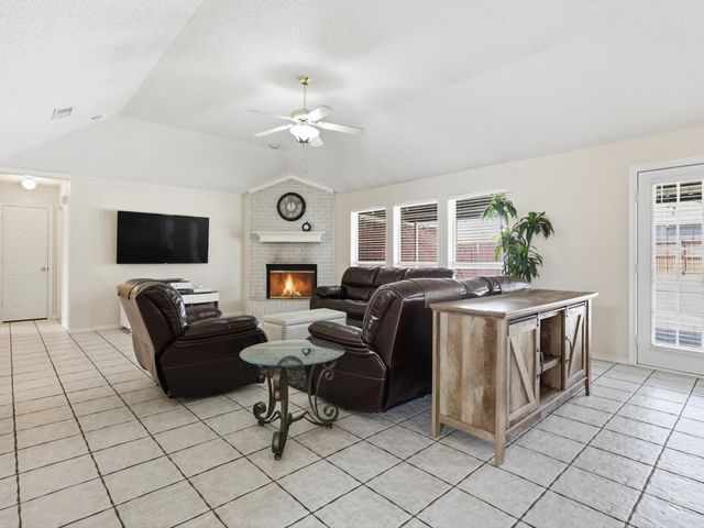 440 Dove Lane, Fort Worth, TX 76108