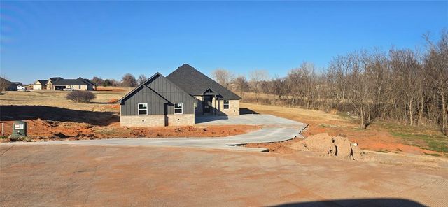 2446 Canyon Circle, Blanchard, OK 73010