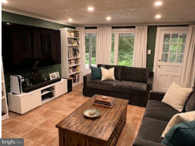 2727 DURHAM RD, Doylestown, PA 18902