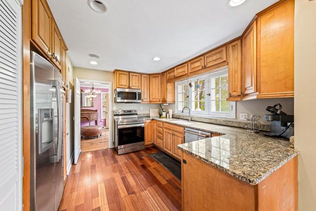 825 Lone Tree ROAD, Elm Grove, WI 53122