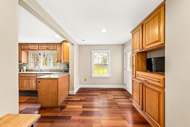 825 Lone Tree ROAD, Elm Grove, WI 53122