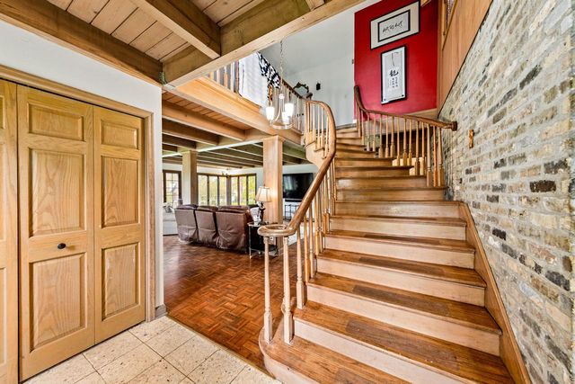 825 Lone Tree ROAD, Elm Grove, WI 53122