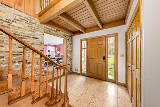 825 Lone Tree ROAD, Elm Grove, WI 53122