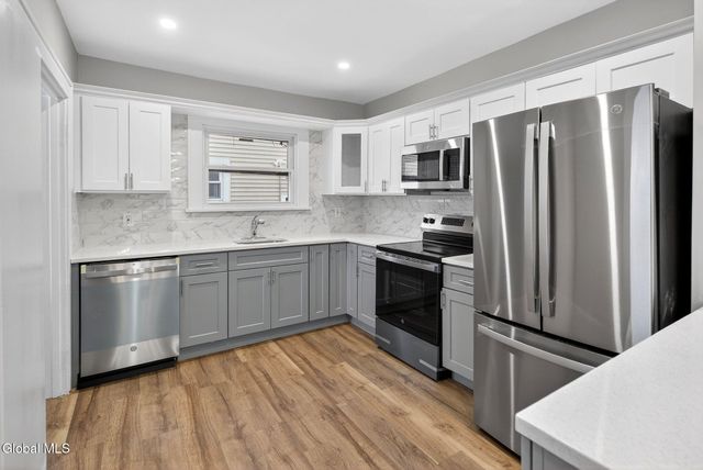 32 Eileen Street, Albany, NY 12203