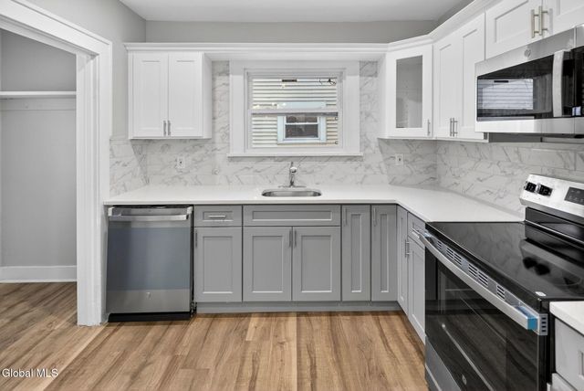 32 Eileen Street, Albany, NY 12203