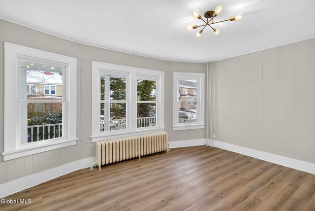 32 Eileen Street, Albany, NY 12203