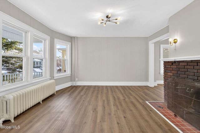 32 Eileen Street, Albany, NY 12203