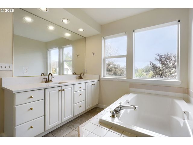 16617 Nw AVONDALE Dr, Beaverton, OR 97006