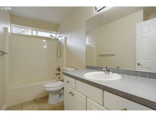 16617 Nw AVONDALE Dr, Beaverton, OR 97006