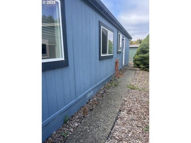 100 RIVER BEND Rd 86, Reedsport, OR 97467