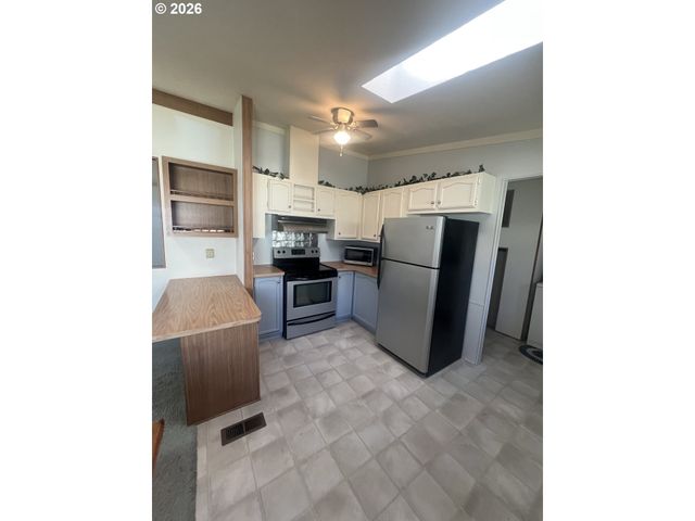 100 RIVER BEND Rd 86, Reedsport, OR 97467