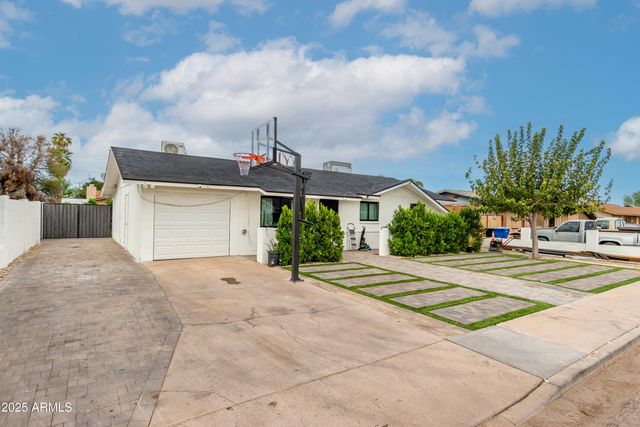 832 E DOLPHIN Avenue, Mesa, AZ 85204