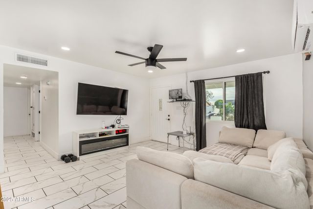 832 E DOLPHIN Avenue, Mesa, AZ 85204