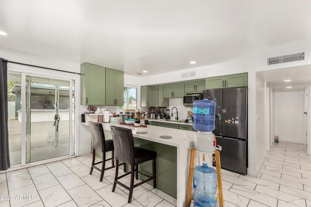 832 E DOLPHIN Avenue, Mesa, AZ 85204