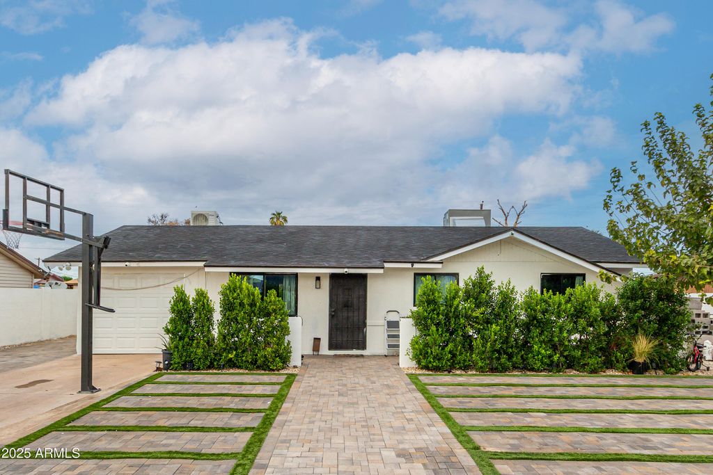 832 E DOLPHIN Avenue, Mesa, AZ 85204