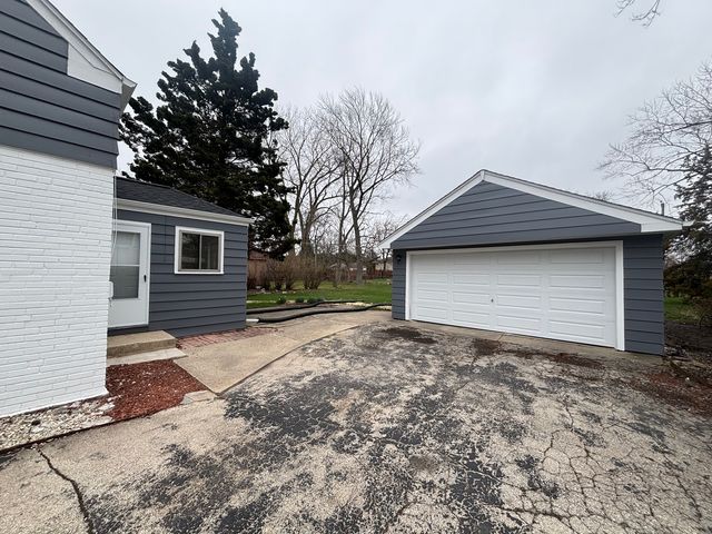 8425 W Carol Street, Niles, IL 60714