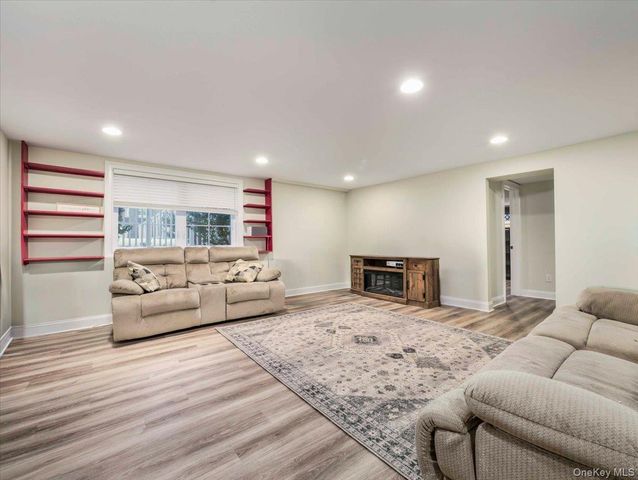 5 Indian Drive, West Nyack, NY 10994