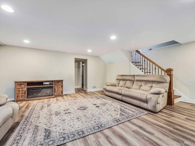 5 Indian Drive, West Nyack, NY 10994