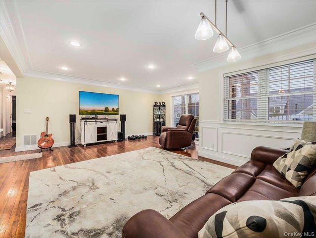 5 Indian Drive, West Nyack, NY 10994