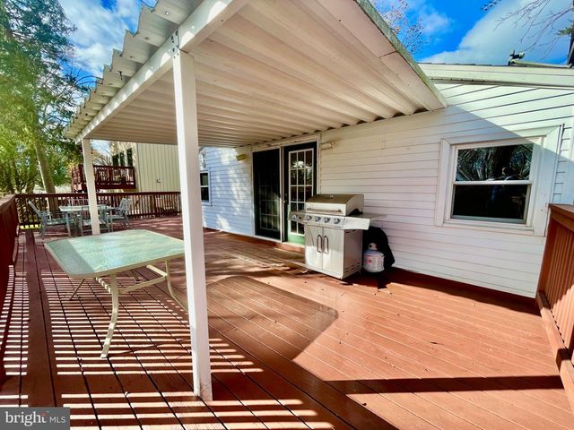 1066 N BROWNS DAM DR, New Oxford, PA 17350