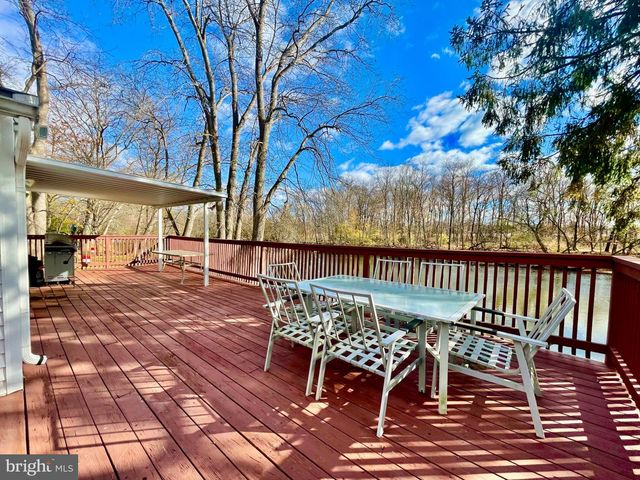 1066 N BROWNS DAM DR, New Oxford, PA 17350