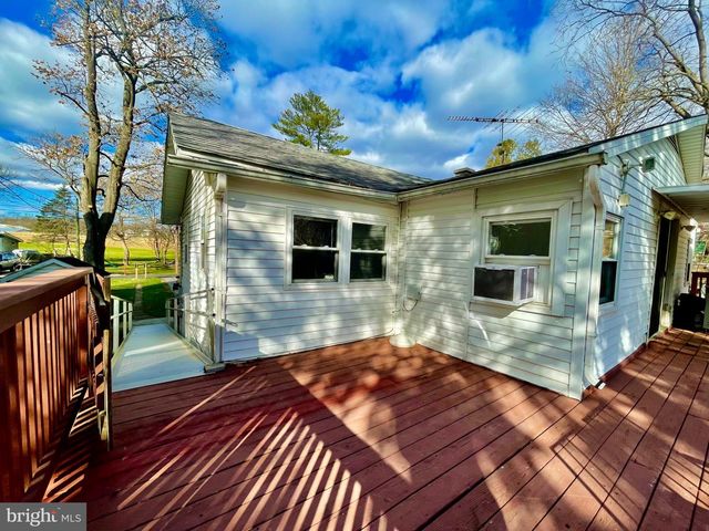 1066 N BROWNS DAM DR, New Oxford, PA 17350