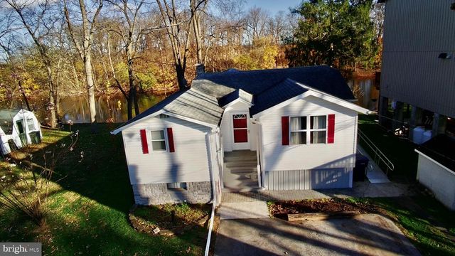 1066 N BROWNS DAM DR, New Oxford, PA 17350