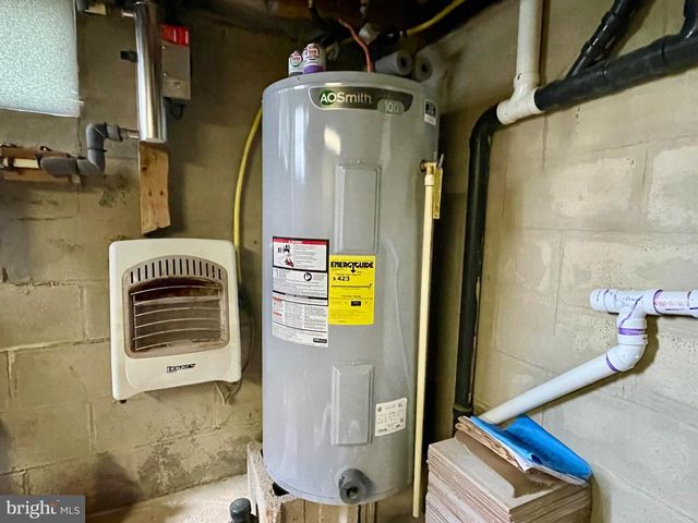 1066 N BROWNS DAM DR, New Oxford, PA 17350