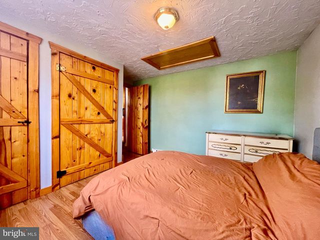 1066 N BROWNS DAM DR, New Oxford, PA 17350