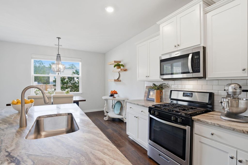 Image 12 of property listing at 3822 Sawmill Court, Mount Pleasant, SC 29429