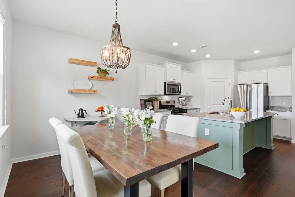 Image 13 of property listing at 3822 Sawmill Court, Mount Pleasant, SC 29429