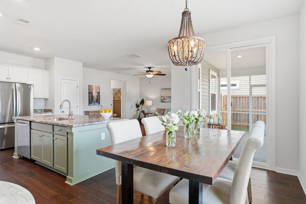 Image 14 of property listing at 3822 Sawmill Court, Mount Pleasant, SC 29429