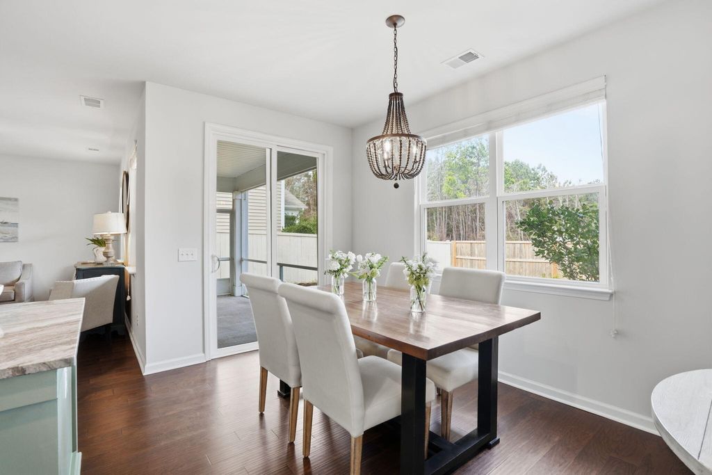 Image 15 of property listing at 3822 Sawmill Court, Mount Pleasant, SC 29429